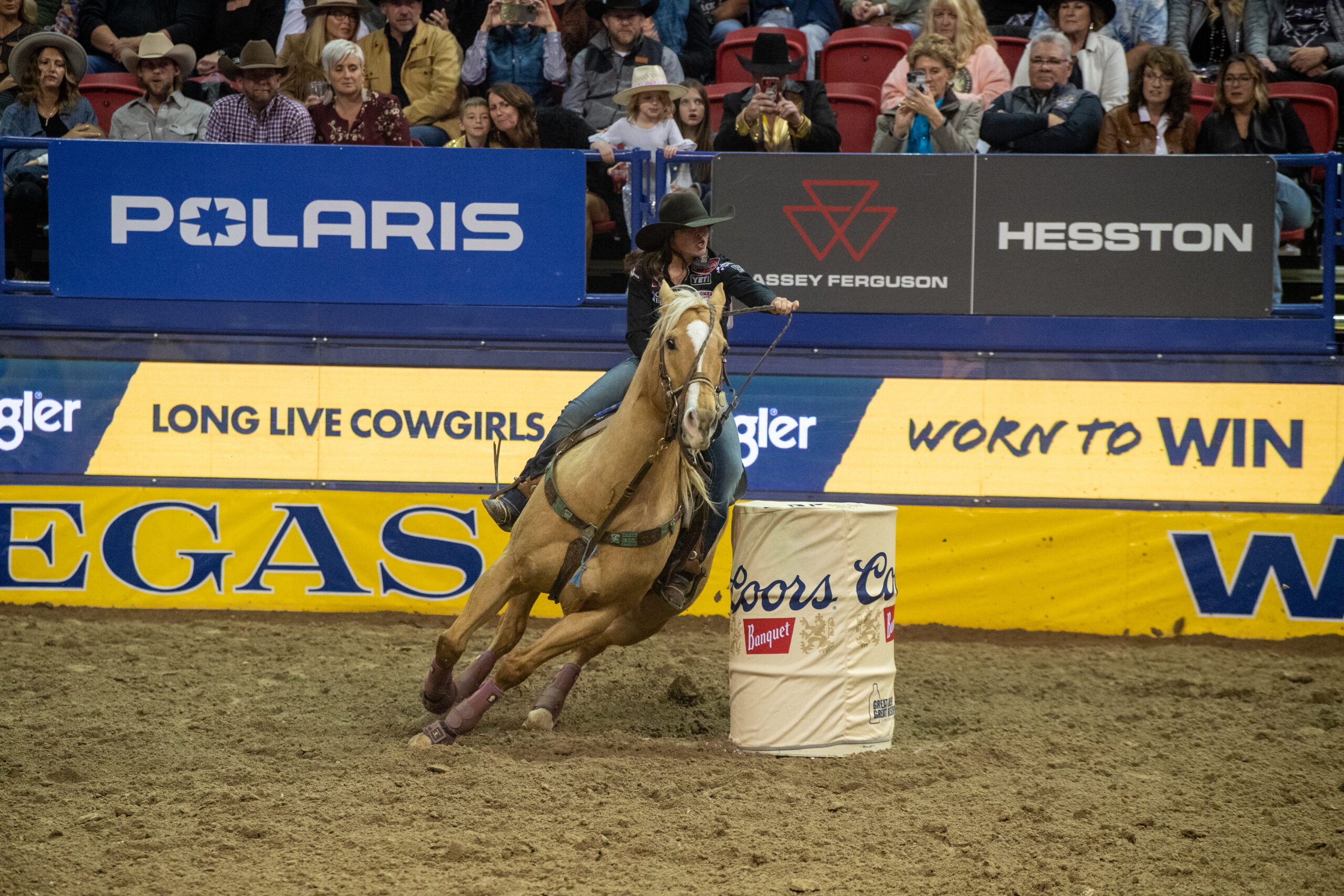 Hailey Kinsel Loses Reins on One Side, Wins NFR Round 9