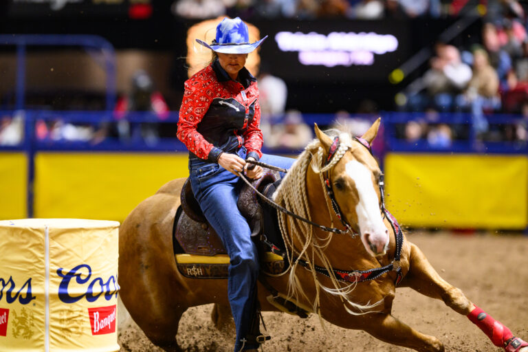 Tricia Aldridge and Adios Pantalones turn a barrel